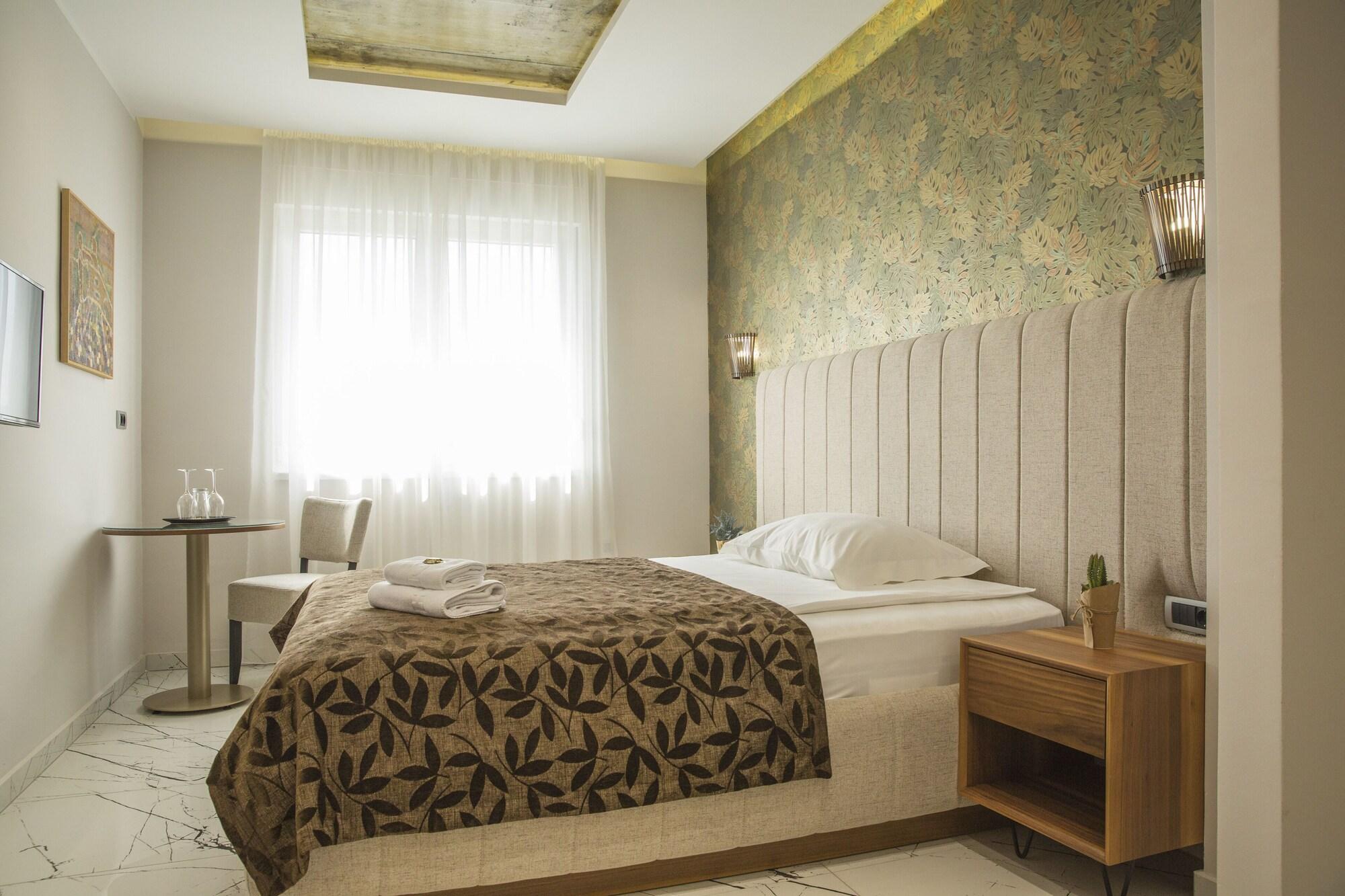 Garni Boutique Hotel Arta โนวีซาด ภายนอก รูปภาพ